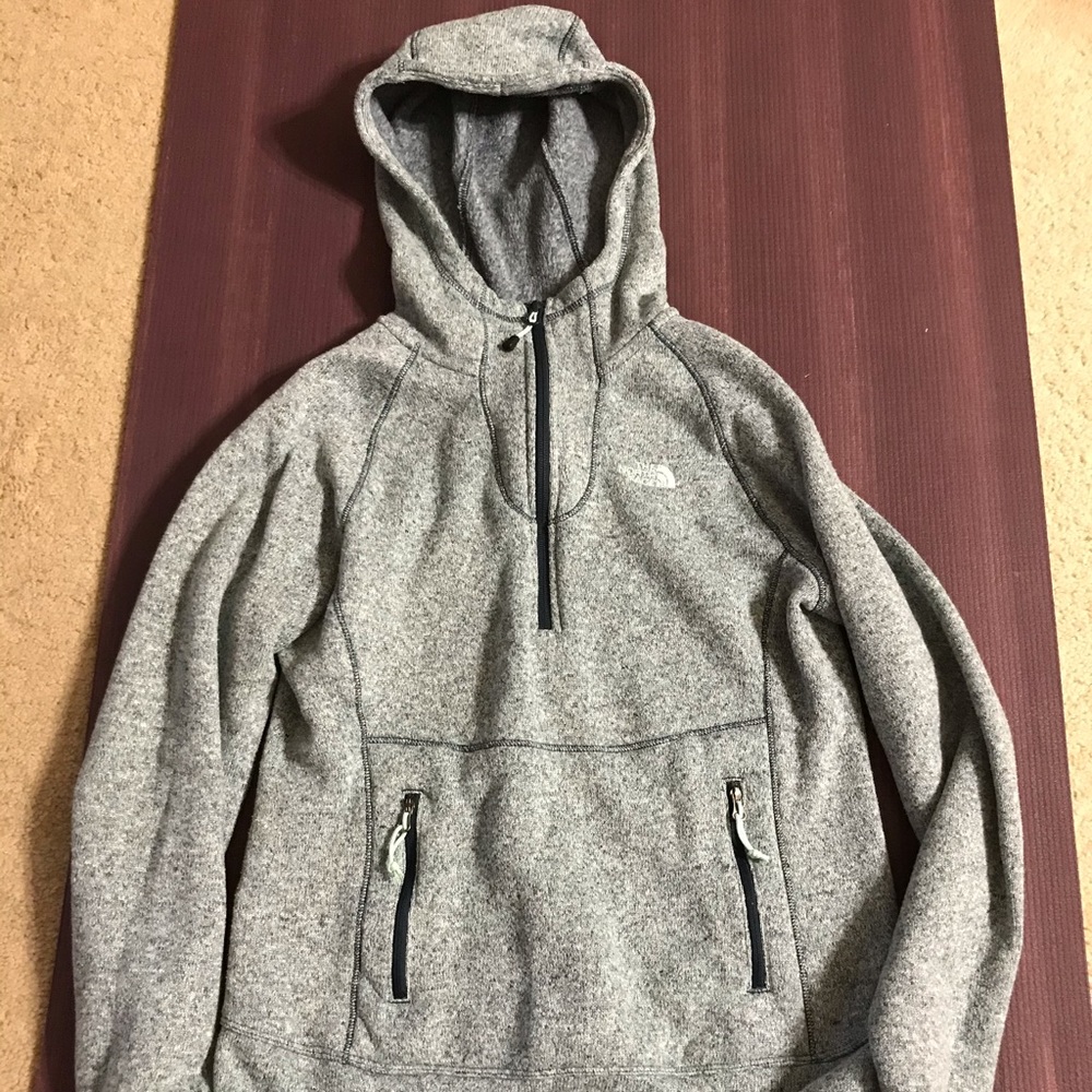 Women’s The North Face Sweater size small
